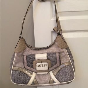 Guess handbag in like new condition